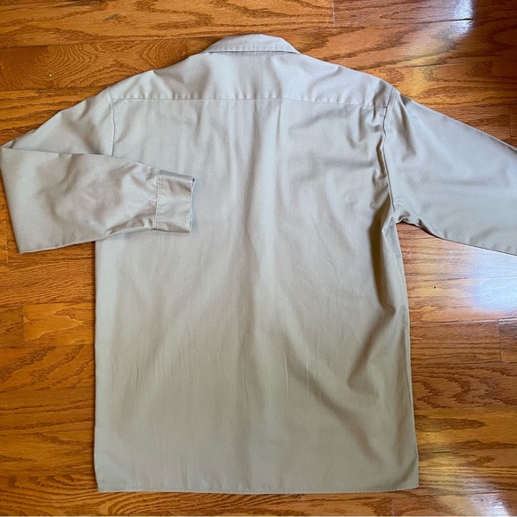 Dickies Mens size medium long sleeve Khaki work shirt. - Picture 2 of 7